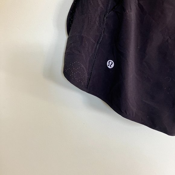 Lululemon Real Quick Short Perforated 3.5" size 6 - Picture 8 of 11